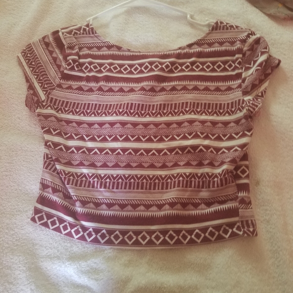 Red and white crop top - Picture 3 of 3